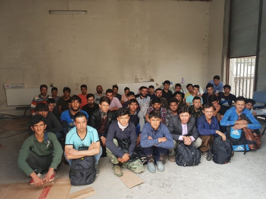 15 Kişilik Minibüste 40 Kaçak Şahıs Yakalandı