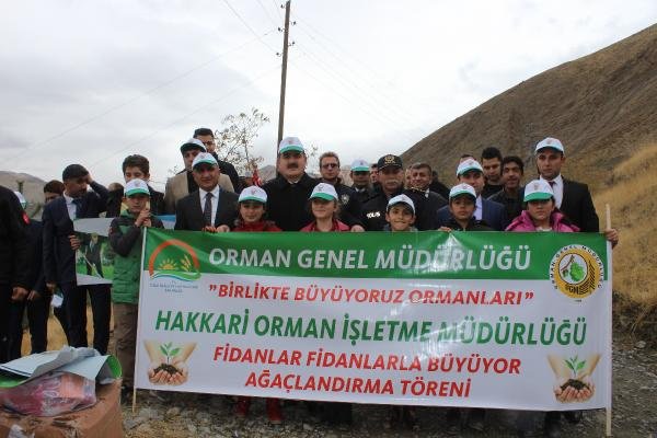 Hakkari'nin Yeni Valisi, Öğrencilerle Fidan Dikti