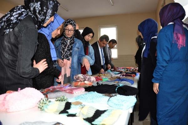 Yüksekovalı Öğrenciler İçin Atkı Ördüler