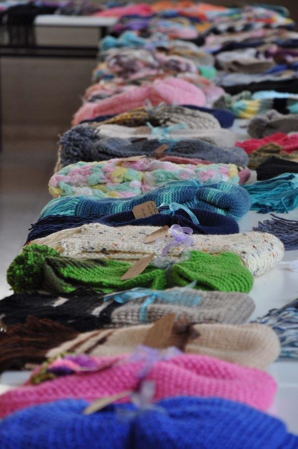 Yüksekovalı Öğrenciler İçin Atkı Ördüler