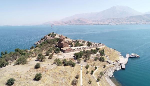 Van Gölü'ndeki Akdamar Adası İçme Suyuna Kavuştu