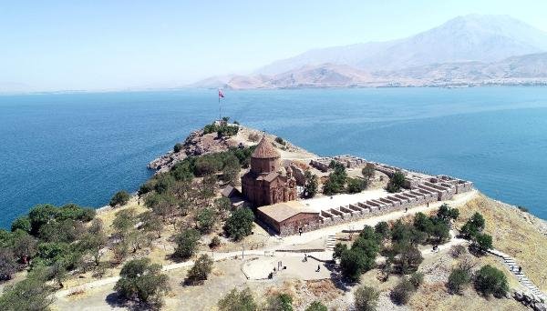 Van Gölü'ndeki Akdamar Adası İçme Suyuna Kavuştu