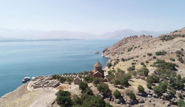 Van Gölü'ndeki Akdamar Adası İçme Suyuna Kavuştu