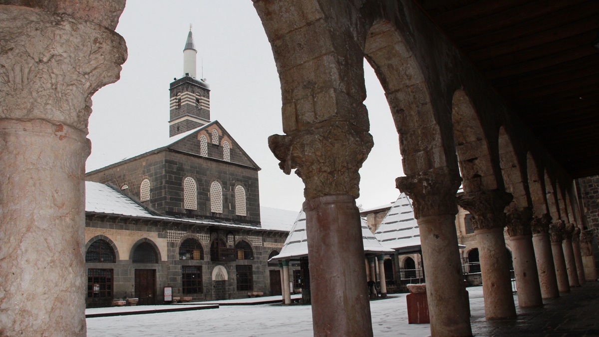 sur-ulucamii-avlu.jpg