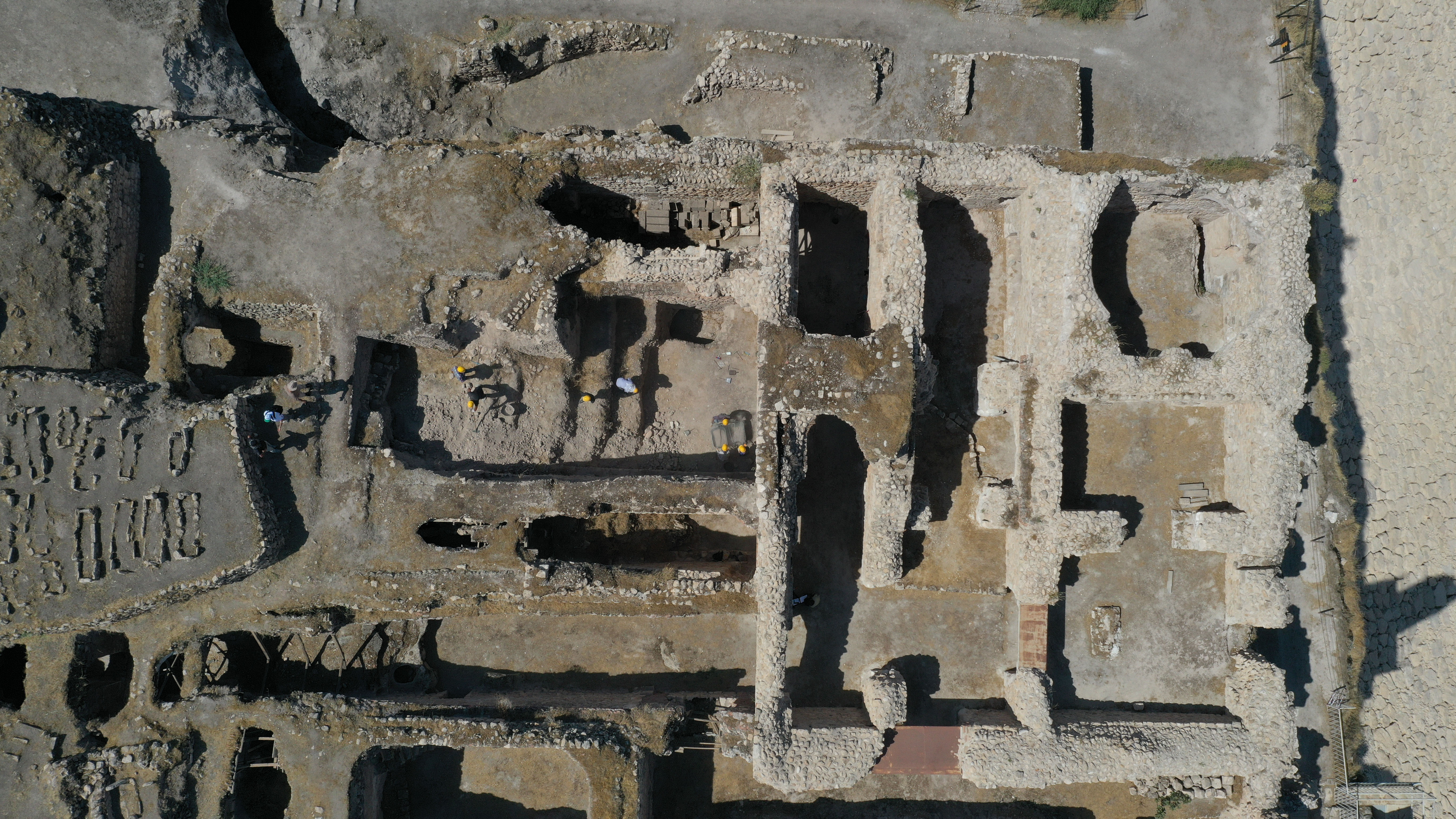 hasankeyf-kalesindeki-arkeolojik-kazi-tarihe-isik-tutacak-4.jpg