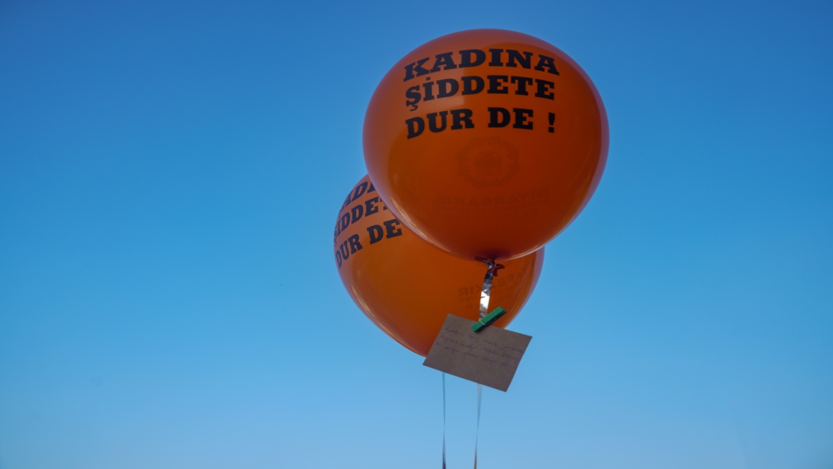 kadin-siddet-balon-diyarbakir-tigris.jpg