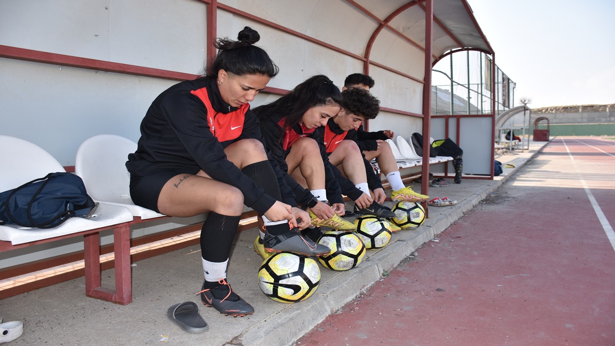 sirnak-kadin-futbol-takimi-1.jpg