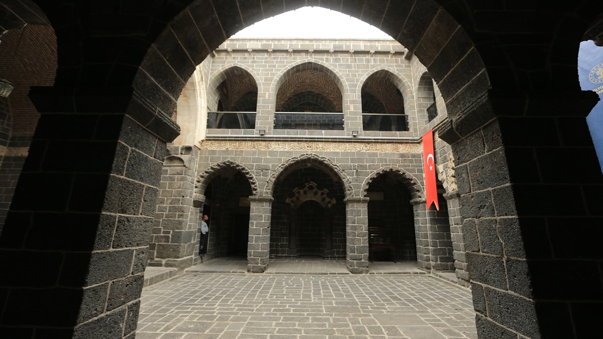 diyarbakir-medrese-1.jpg