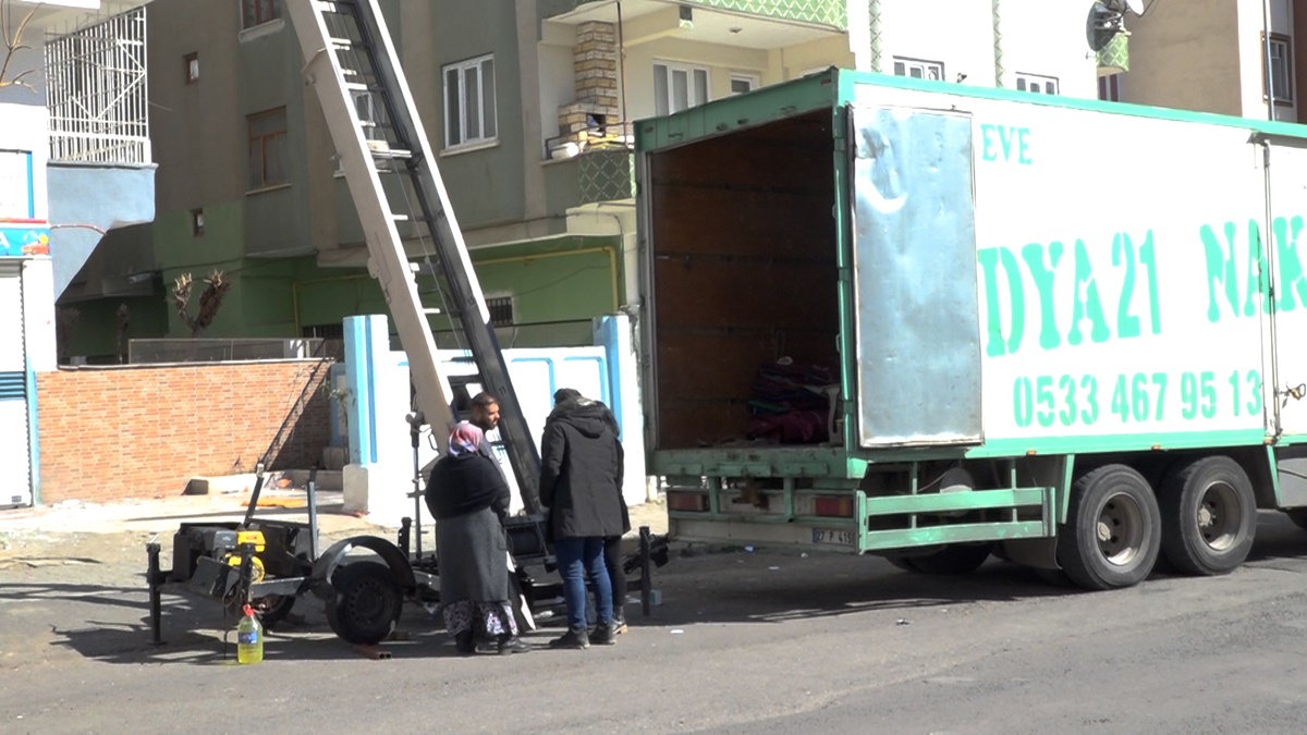 evsiz-kalan-depremzedeleri-bu-kez-de-kira-artislari-magdur-ediyor-8.jpg