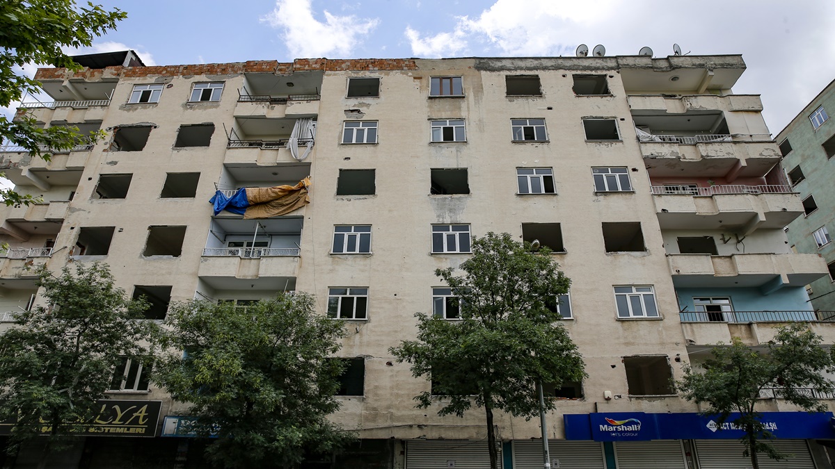 aa-20230523-31212141-31212137-diyarbakirda-depremde-agir-hasar-goren-400-binanin-yikimina-baslanacak.jpg