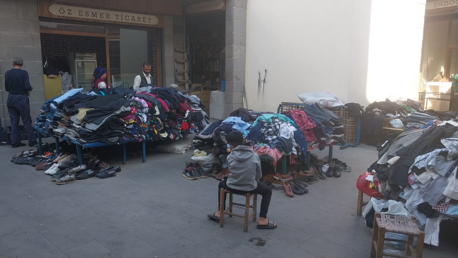 ikinci-el-kiyafet-piyasasi-4.jpeg