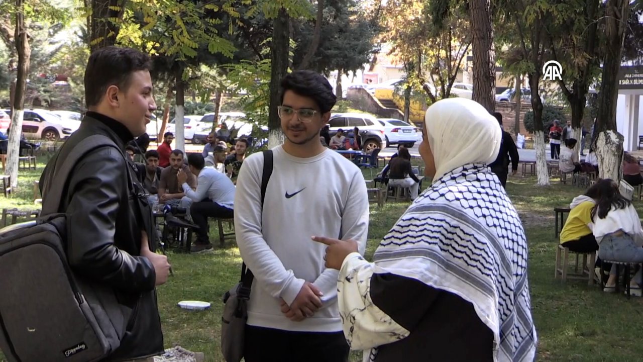 diyarbakirdaki-filistinli-ogrenciler-gazzedeki-ailelerinin-hayatindan-endise-duyuyor-1.jpg