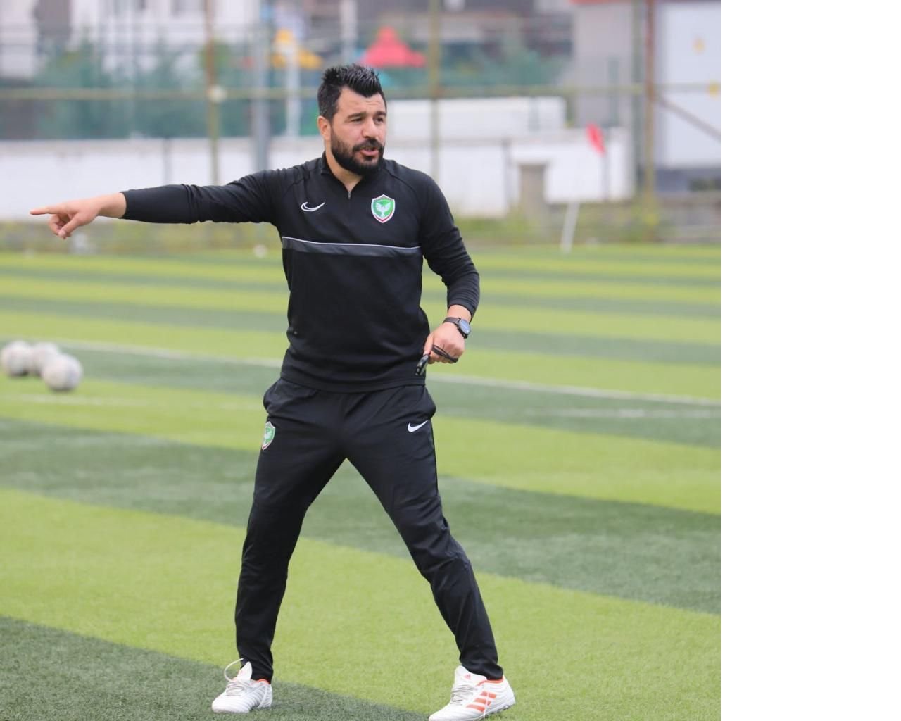 amedspor-kadin-futbol-takimi-kirmizi-cizgiye-bir-adim-daha-yaklasti-1.jpg