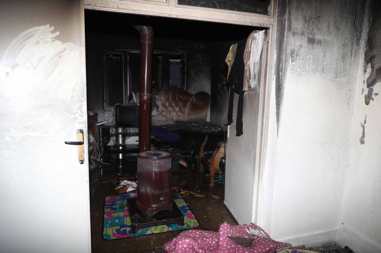 aa-20240206-33635188-33635187-diyarbakirda-yangin-cikan-evde-6-kisi-dumandan-etkilendi.jpg
