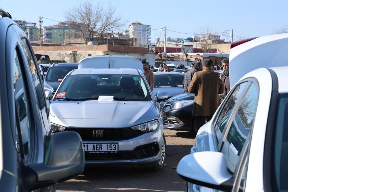 diyarbakir-acik-oto-pazarinda-hafta-sonu-yogunlugu-jpg2.jpg