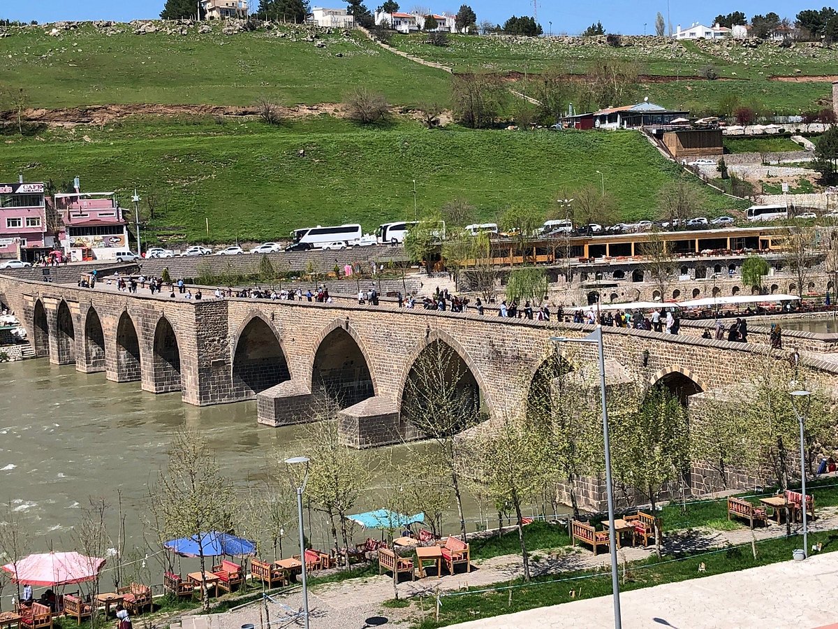 diyarbakir-on-gozlu-kopru.jpg