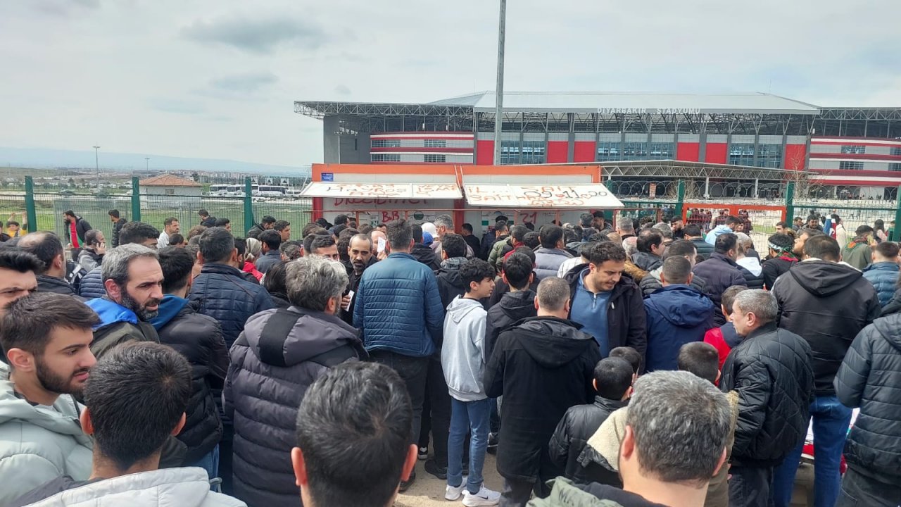 amedspor-taraftari-tribune-akiyor-2.jpeg