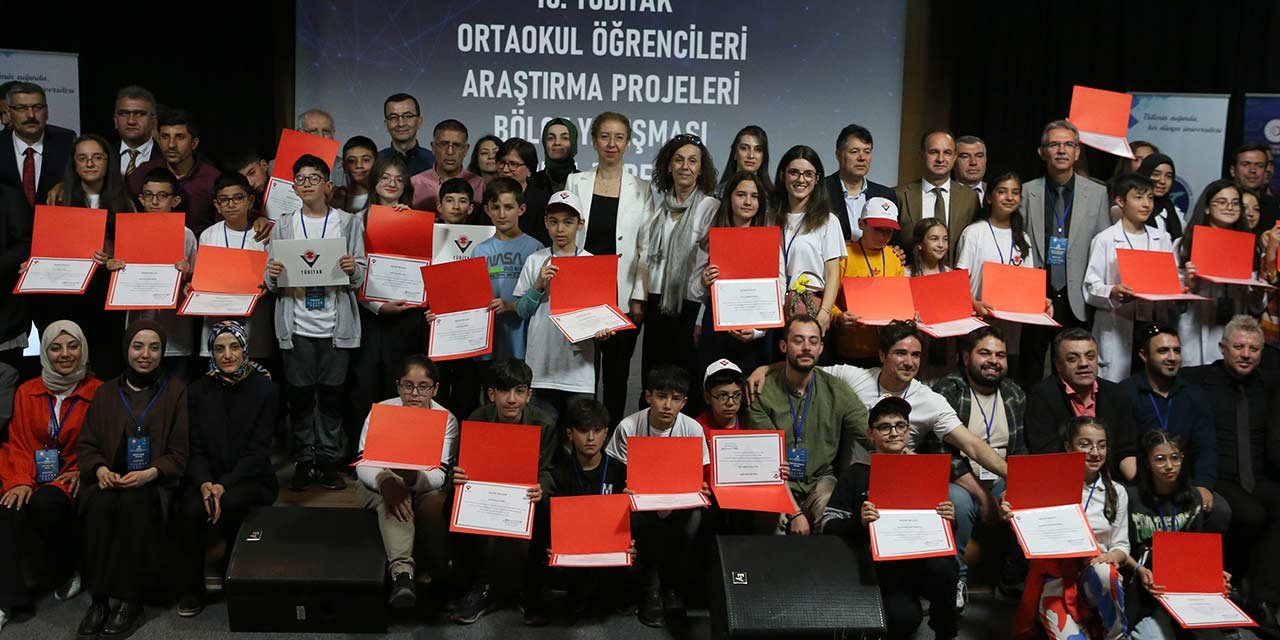 projeleri-ile-dereceye-giren-ogrencilere-basari-belgesi-verildi-2.jpg