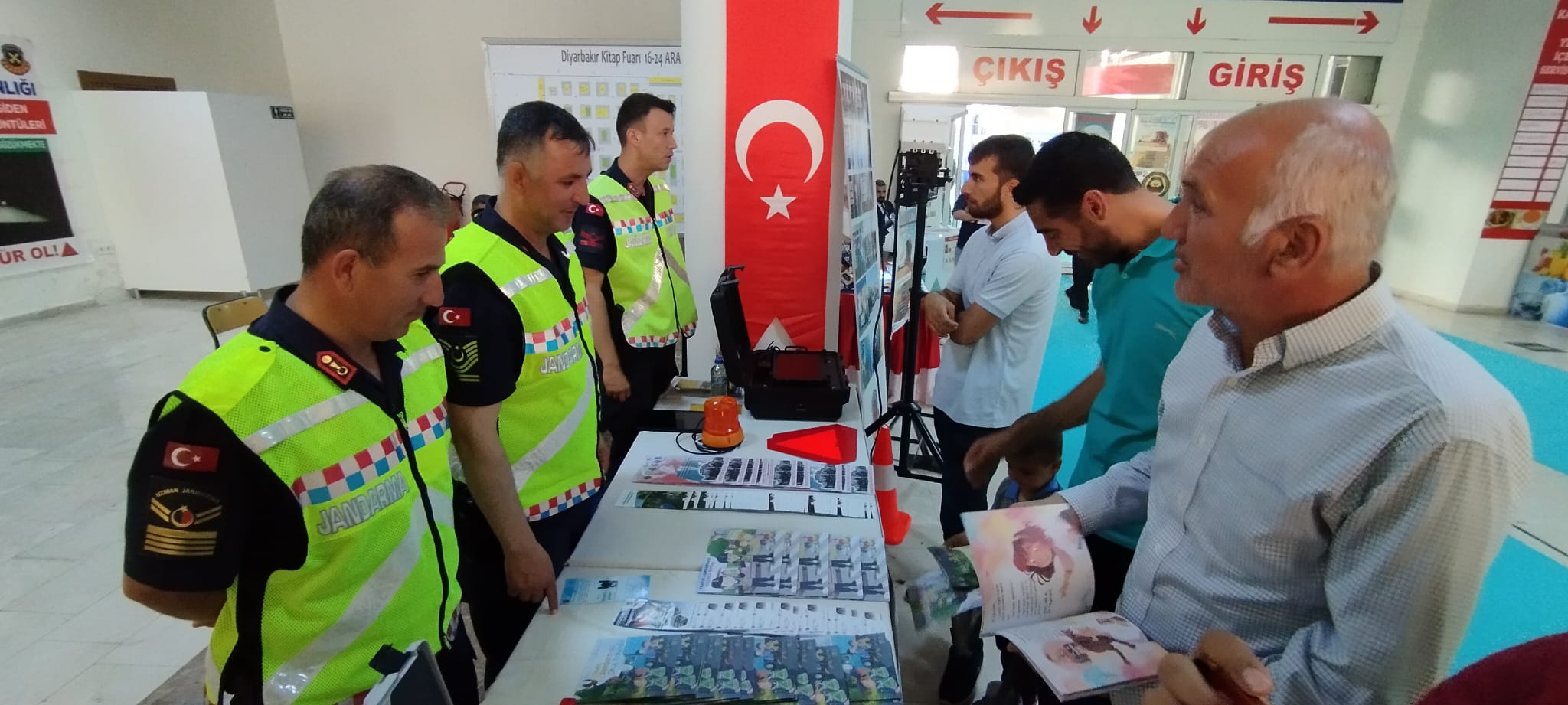 jandarma-fuarda-tanitim-yapti-3.jpg