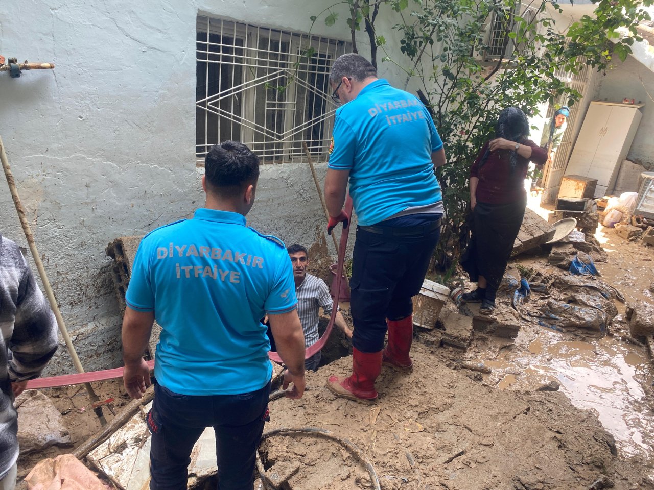 diyarbakir-ekipleri-cizrede-calismalara-basladi-4-001.jpeg