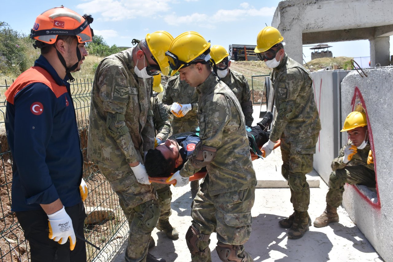 sirnakta-askerler-de-afad-egitimlerine-katiliyor-2-min.jpg