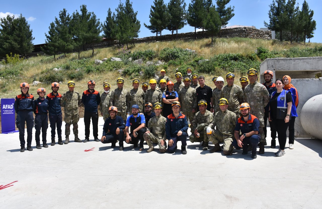 sirnakta-askerler-de-afad-egitimlerine-katiliyor-3-min.jpg