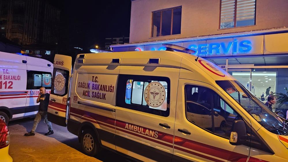 hasta-tasiyan-ambulans-kaza-yapti-1-polis-yarali2.jpg