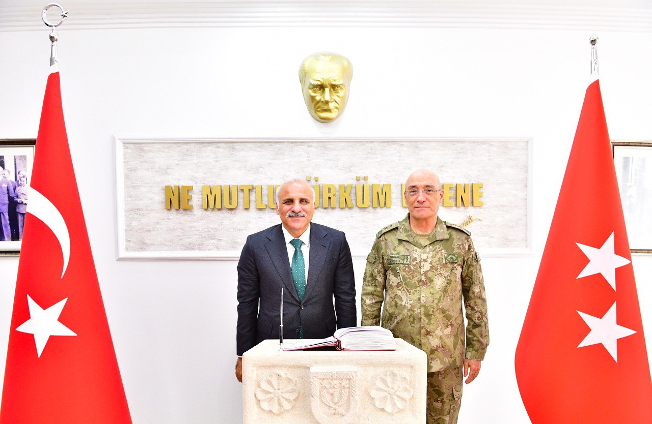 diyarbakir-valisi-zorluoglu-7-kolordu-komutanligi-ve-8-ana-jet-us-komutanligini-ziyaret-etti-2.jpg