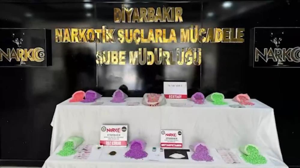 diyarbakirda-uyusturucu-saticilarina-dev-operasyon-40-tutuklama-4.jpg