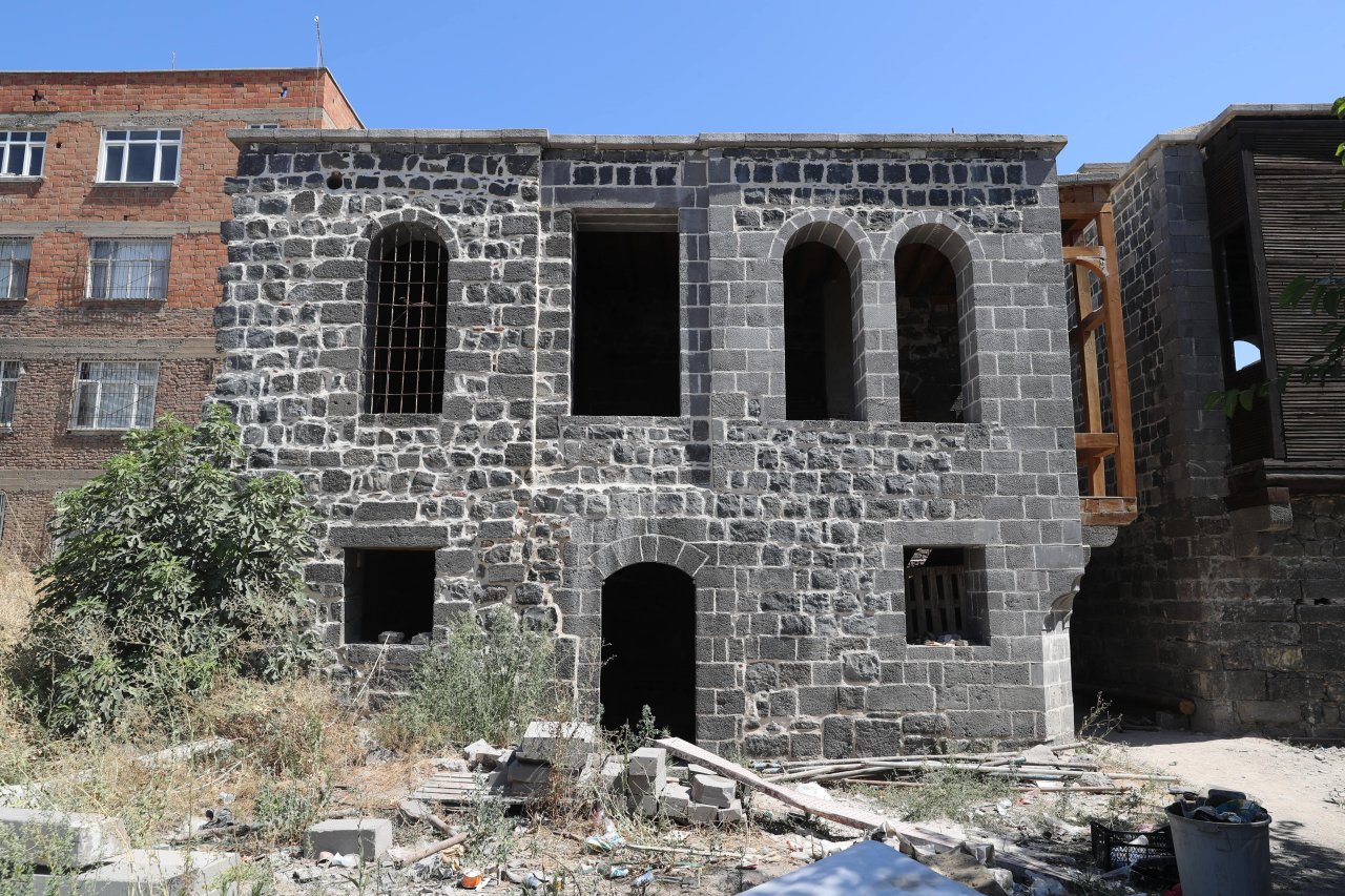 tescilli-diyarbakir-evleri-restore-edilerek-gelecege-tasiniyor-11.jpg