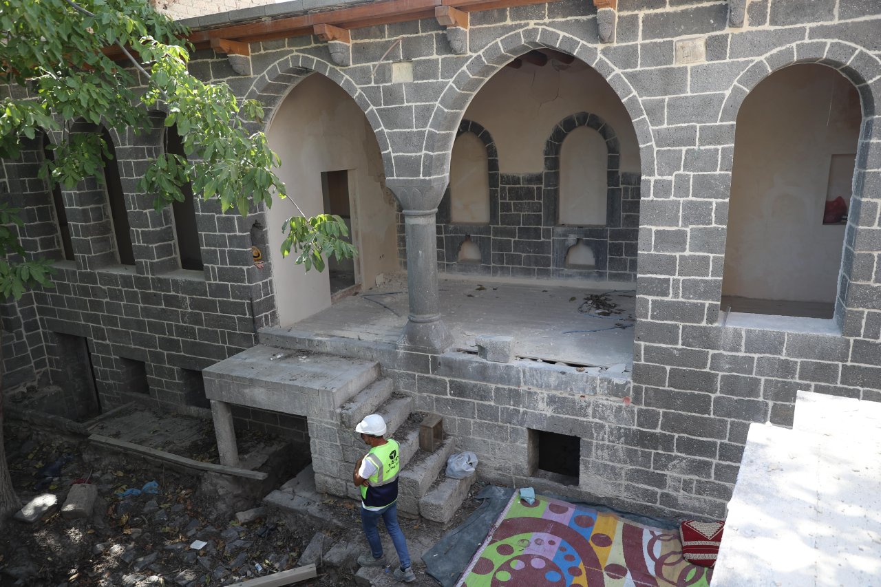 tescilli-diyarbakir-evleri-restore-edilerek-gelecege-tasiniyor-15.jpg