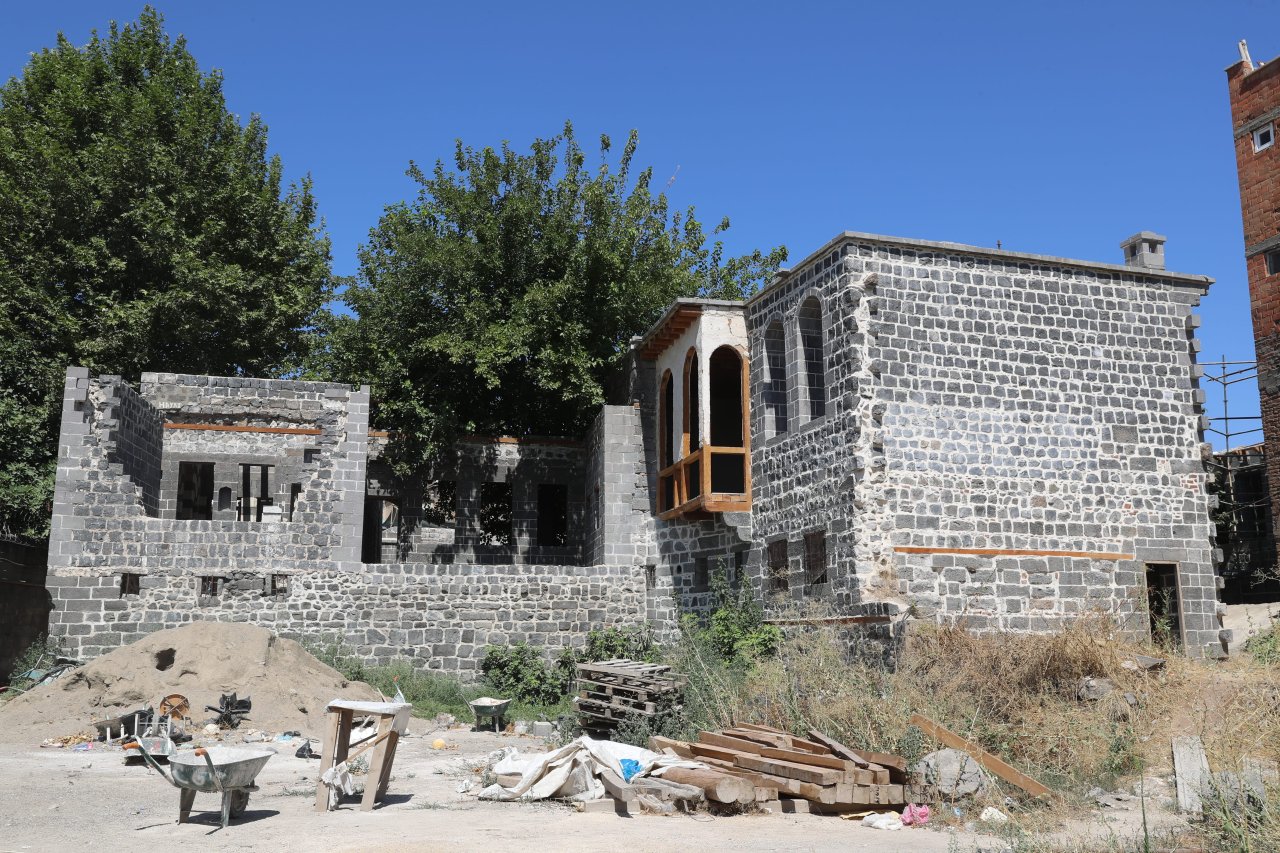 tescilli-diyarbakir-evleri-restore-edilerek-gelecege-tasiniyor-6.jpg
