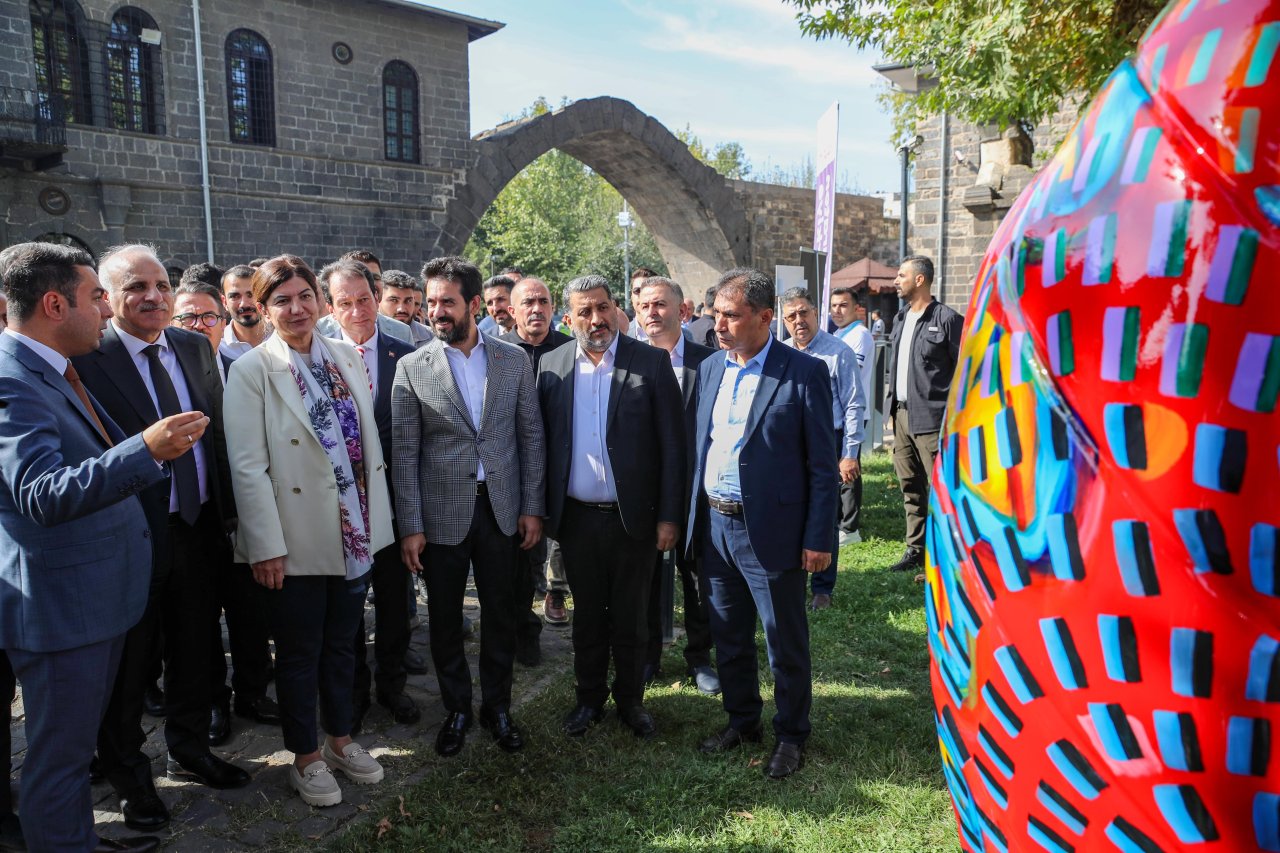 aa-20241012-35893907-35893902-diyarbakir-kultur-yolu-festivali-basladi-min.jpg