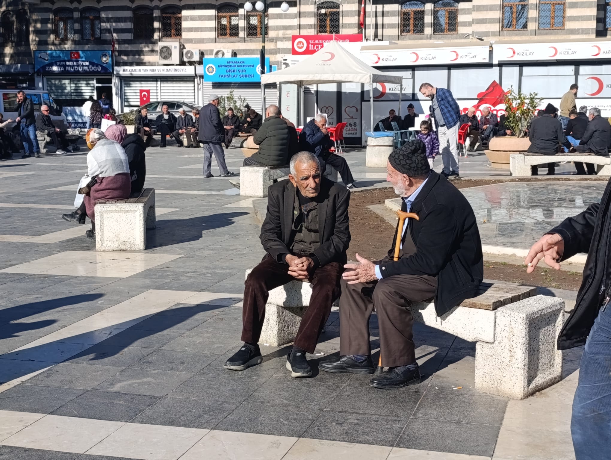 diyarbakirli-emekliler-memnun-degil-1.jpg