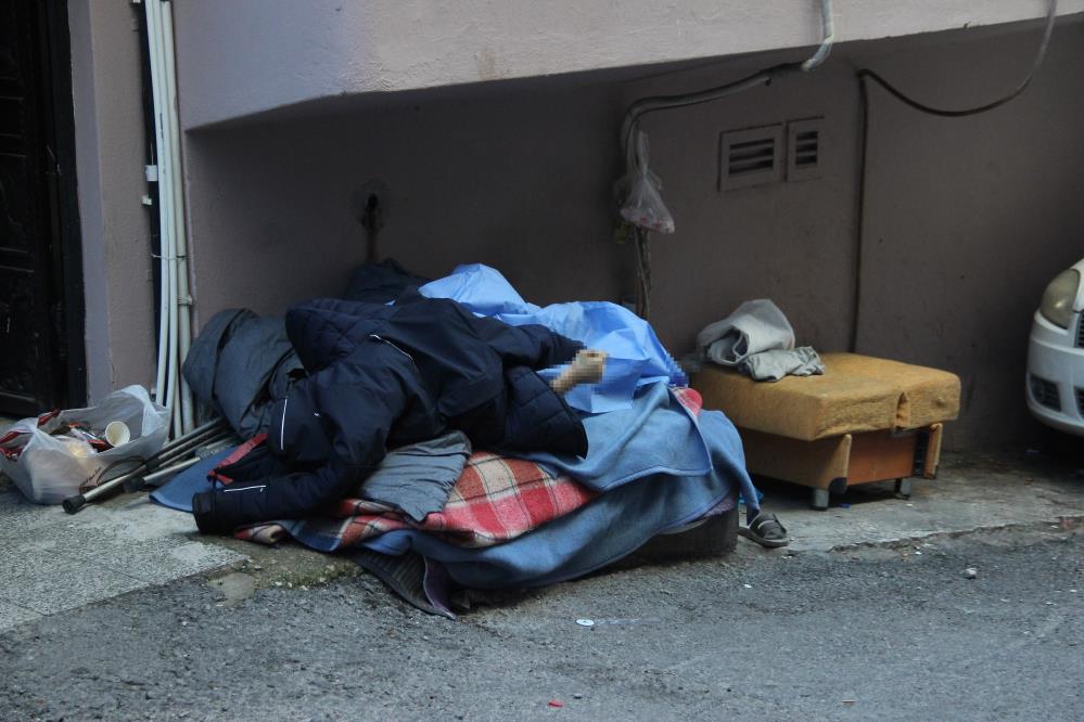 izmir-buyuksehir-belediyesinden-olen-evsiz-adamla-ilgili-aciklama-2.jpg