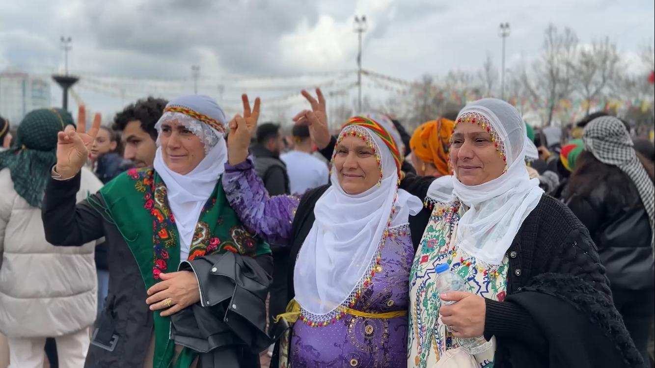 kenti-newroz-heyecani-sardi-4.jpg
