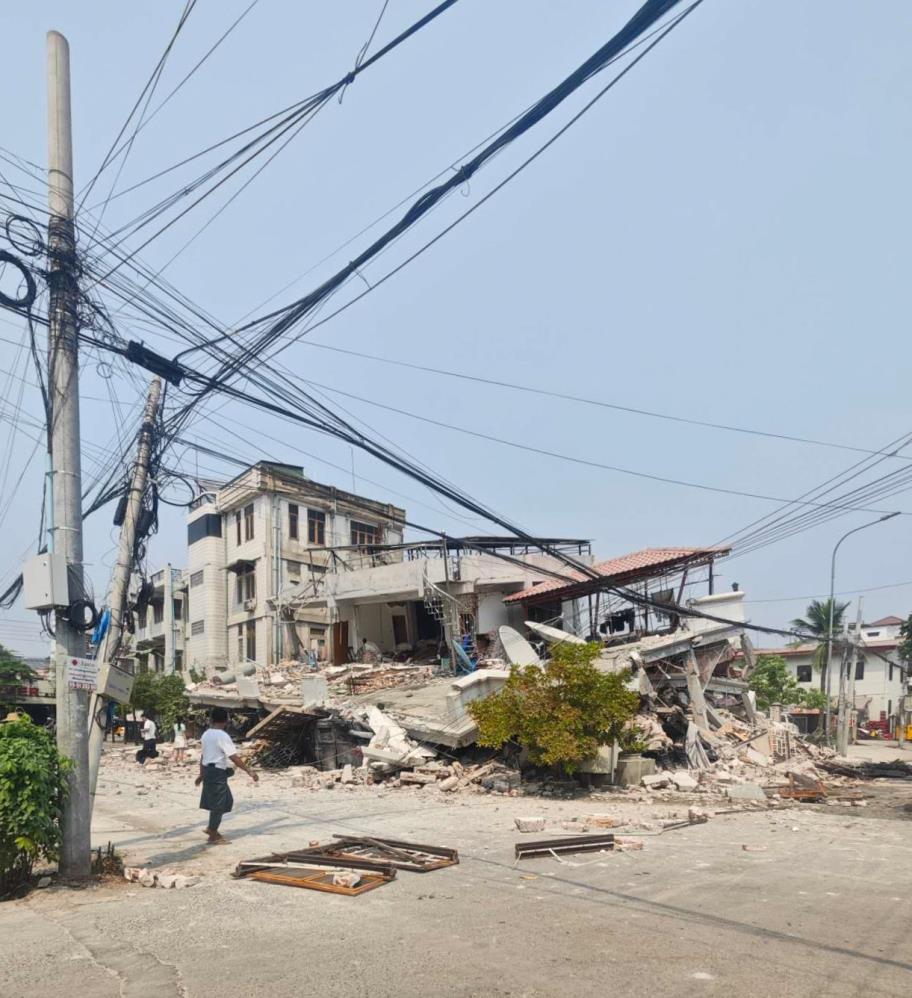 myanmarda-7-7-ve-6-4-buyuklugunde-deprem-2.jpg