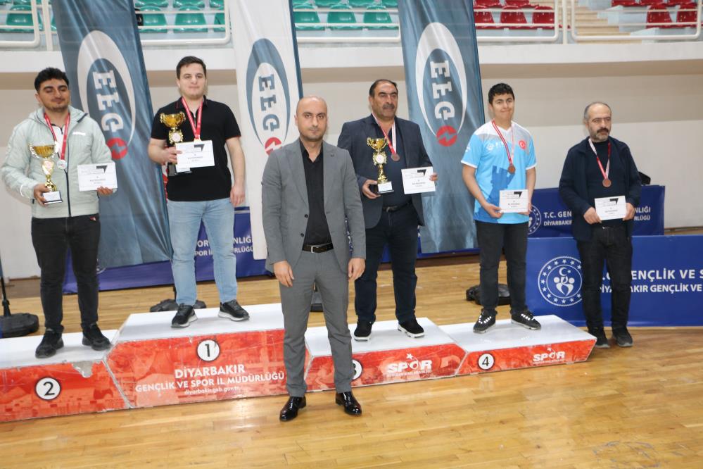 diyarbakirda-satranc-turnuvasinda-toplam-160-bin-tl-odul-dagitildi-2.jpg