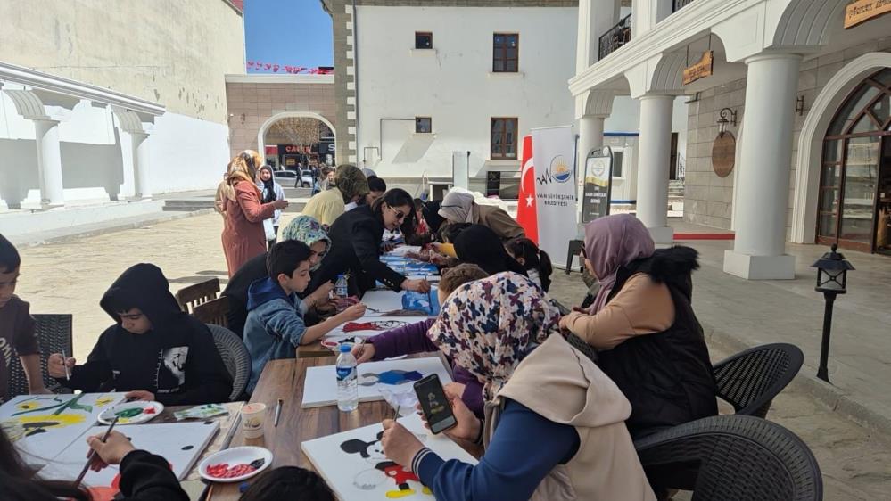 van-buyuksehir-belediyesinden-cocuklara-ve-annelerine-ozel-atolye-3.jpg