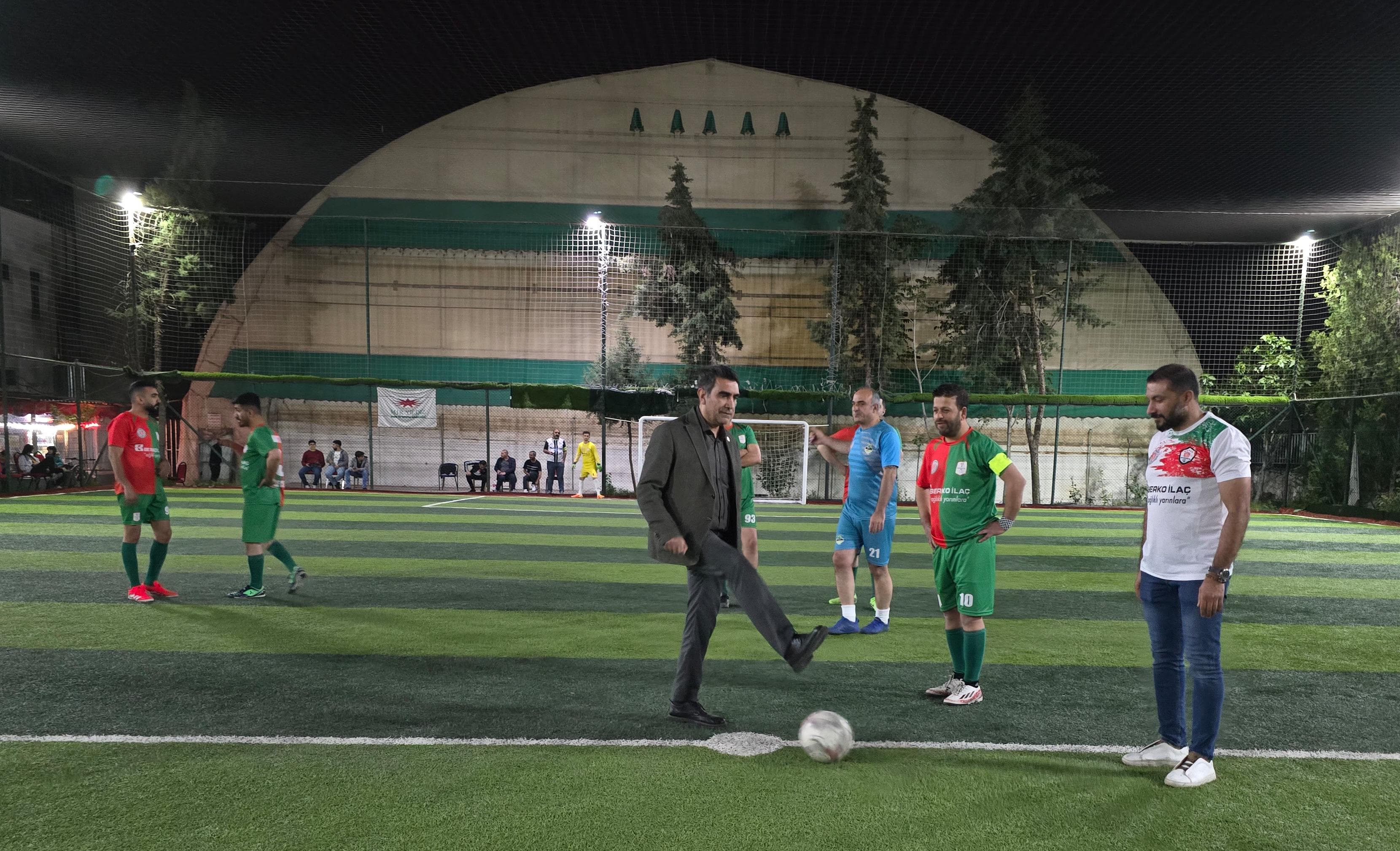 diyarbakir-eczacilar-2025-deted-berat-beran-futbol-turnuvasi-basladi-2.jpg