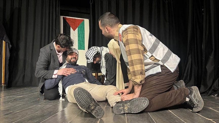 filistin-zulmu-tiyatro-sahnesinde-2.jpg