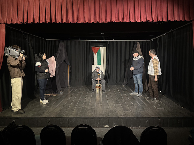 filistin-zulmu-tiyatro-sahnesinde-3.jpg