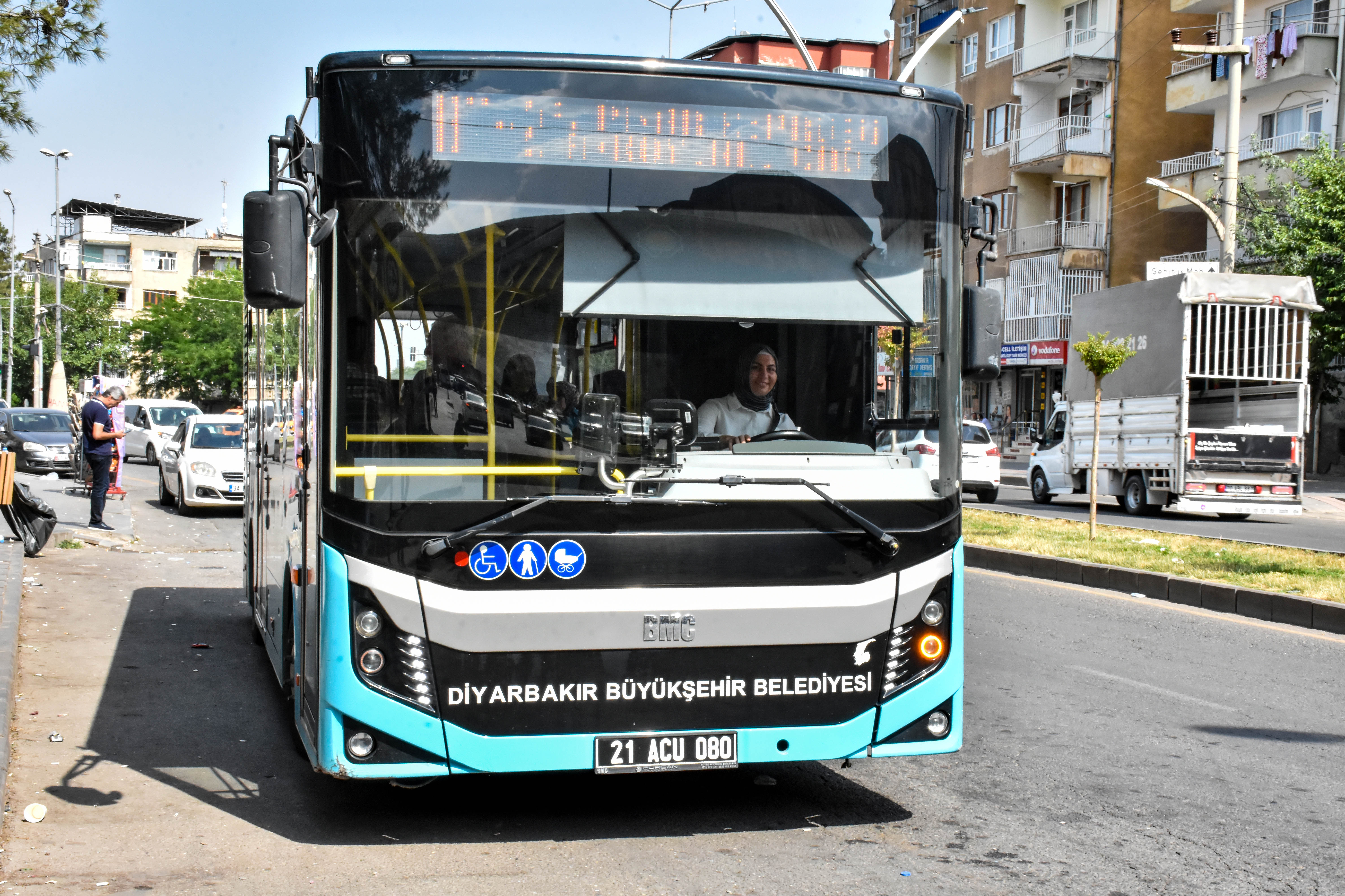 diyarbakir-kadin-sofor-3.jpg
