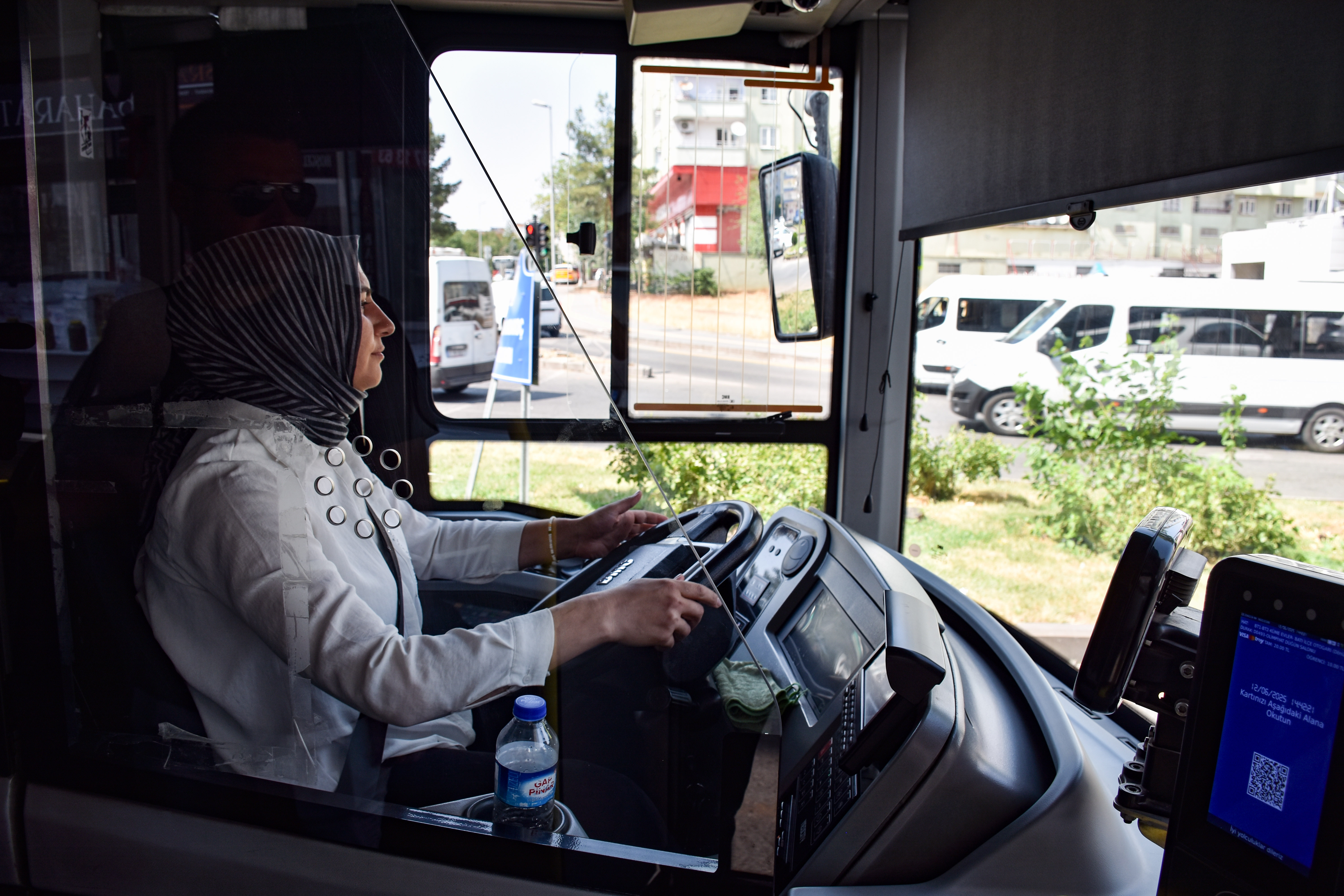 diyarbakir-kadin-sofor-4.jpg