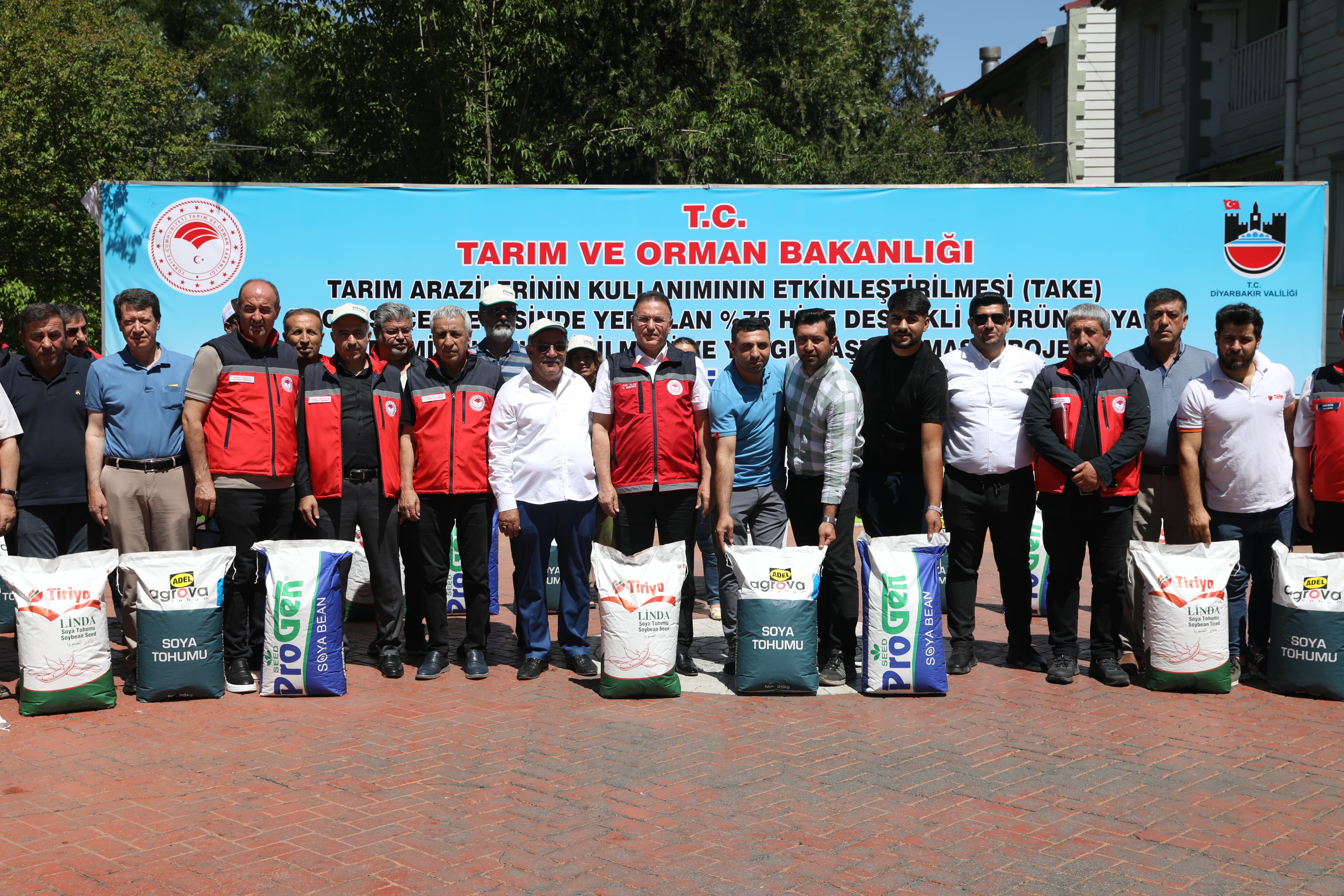 diyarbakri-da-soya-tohumu-dagitildi-2.jpeg