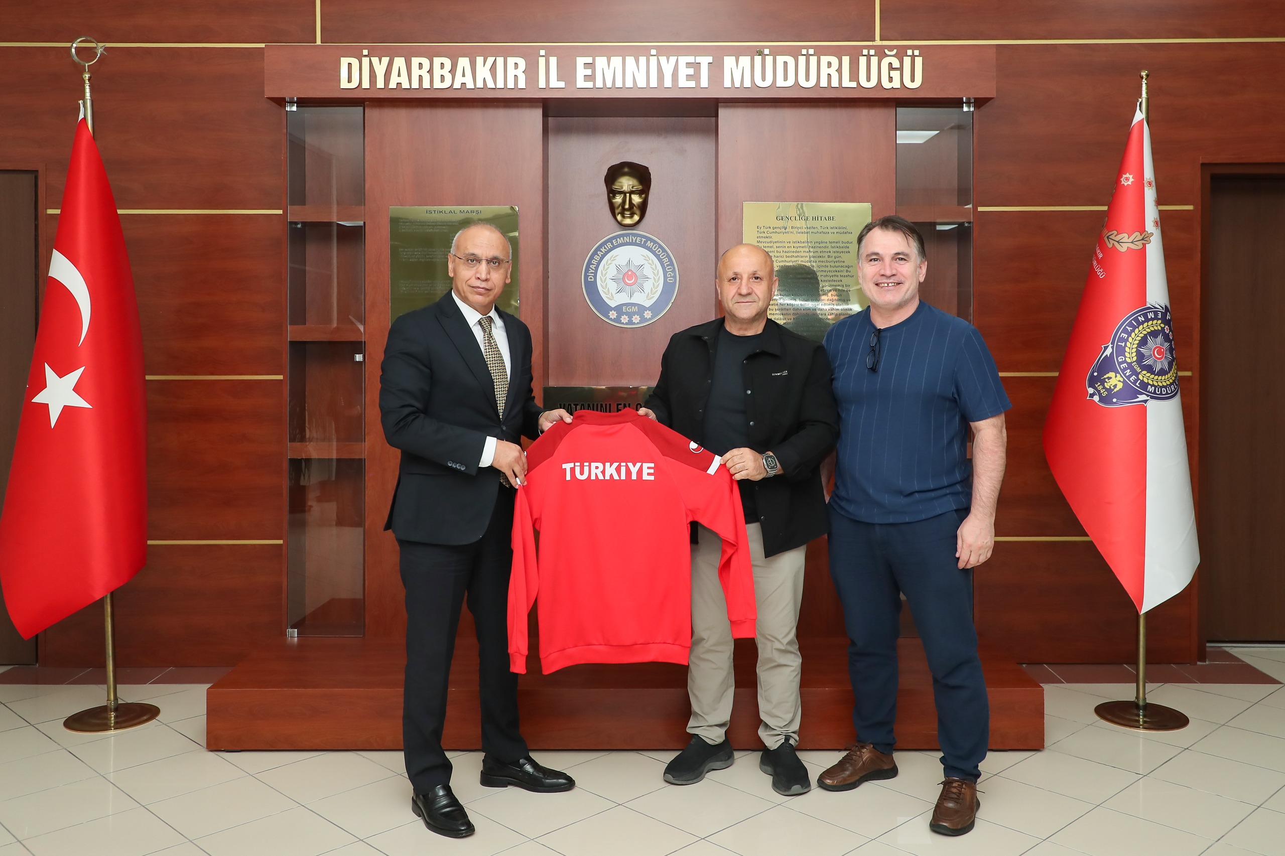 turkiye-krarate-fed-emniyet-mududuru-ziyareti-1.jpeg
