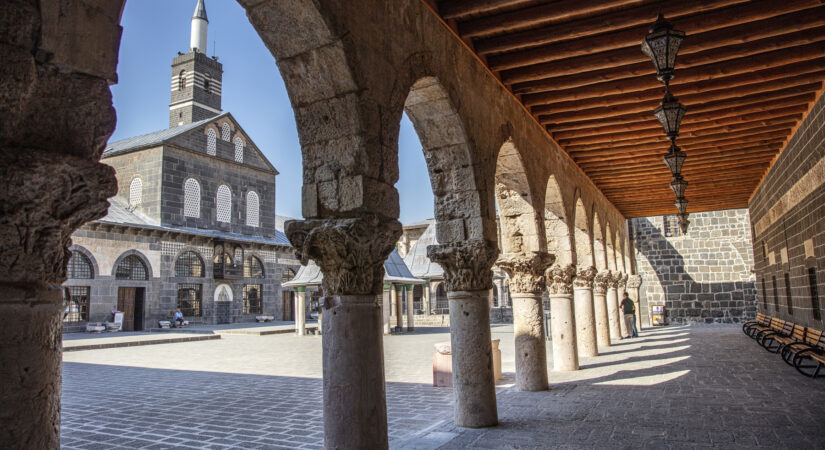 diyarbakir-ibadethanelerine-hizmet-seferberligi-2.jpg