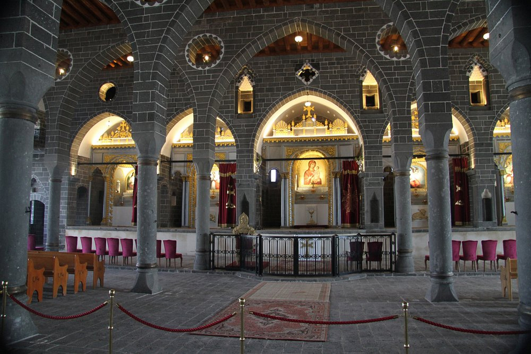 diyarbakir-ibadethanelerine-hizmet-seferberligi-3.jpg