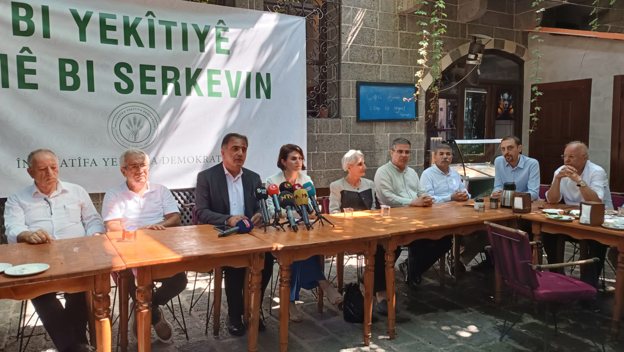 demokratik-haklarimiz-icin-biraraya-gelmeliyi-4.jpg