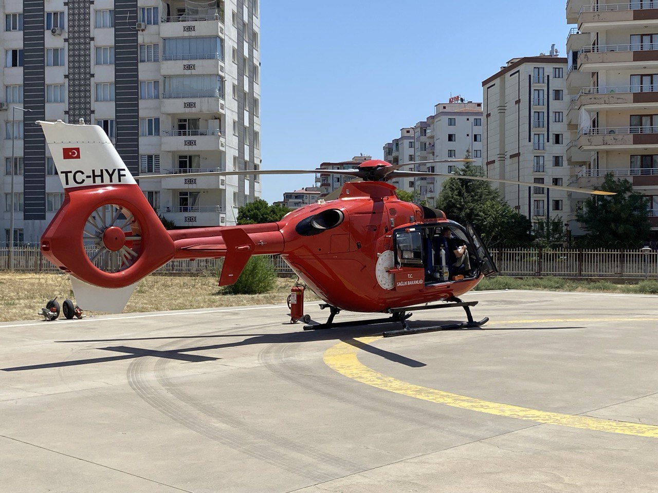 diyarbakirda-felc-geciren-hasta-icin-ambulans-helikopter-havalandi-2.jpg